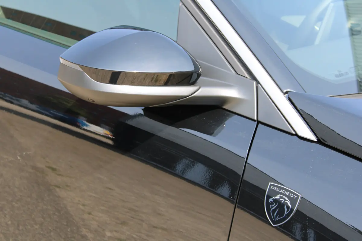 GT | Adaptieve cruise control met Stop&Go functie | Elektrische parkeerrem | Extra getinte achterste zijruiten en achterruit