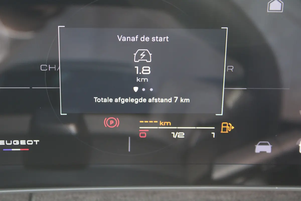 GT | Adaptieve cruise control met Stop&Go functie | Elektrische parkeerrem | Extra getinte achterste zijruiten en achterruit