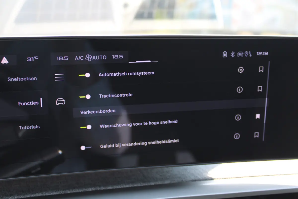 GT | Adaptieve cruise control met Stop&Go functie | Elektrische parkeerrem | Extra getinte achterste zijruiten en achterruit