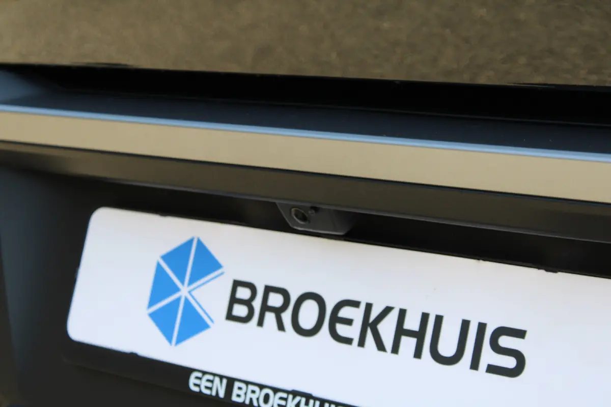 GT | Adaptieve cruise control met Stop&Go functie | Elektrische parkeerrem | Extra getinte achterste zijruiten en achterruit