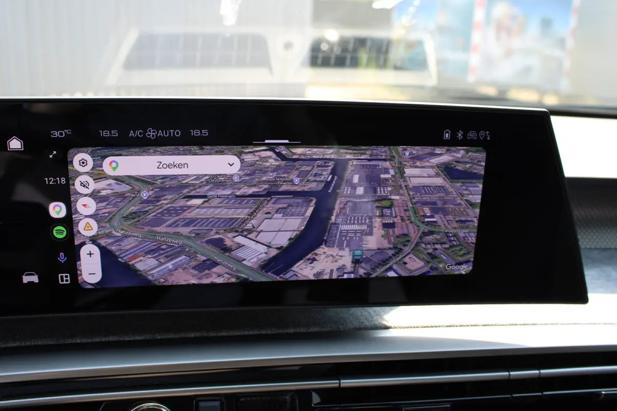 GT | Adaptieve cruise control met Stop&Go functie | Elektrische parkeerrem | Extra getinte achterste zijruiten en achterruit
