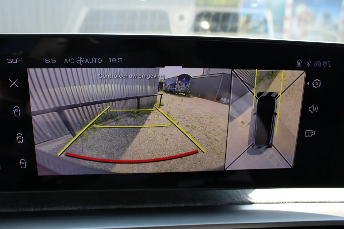 GT | Adaptieve cruise control met Stop&Go functie | Elektrische parkeerrem | Extra getinte achterste zijruiten en achterruit