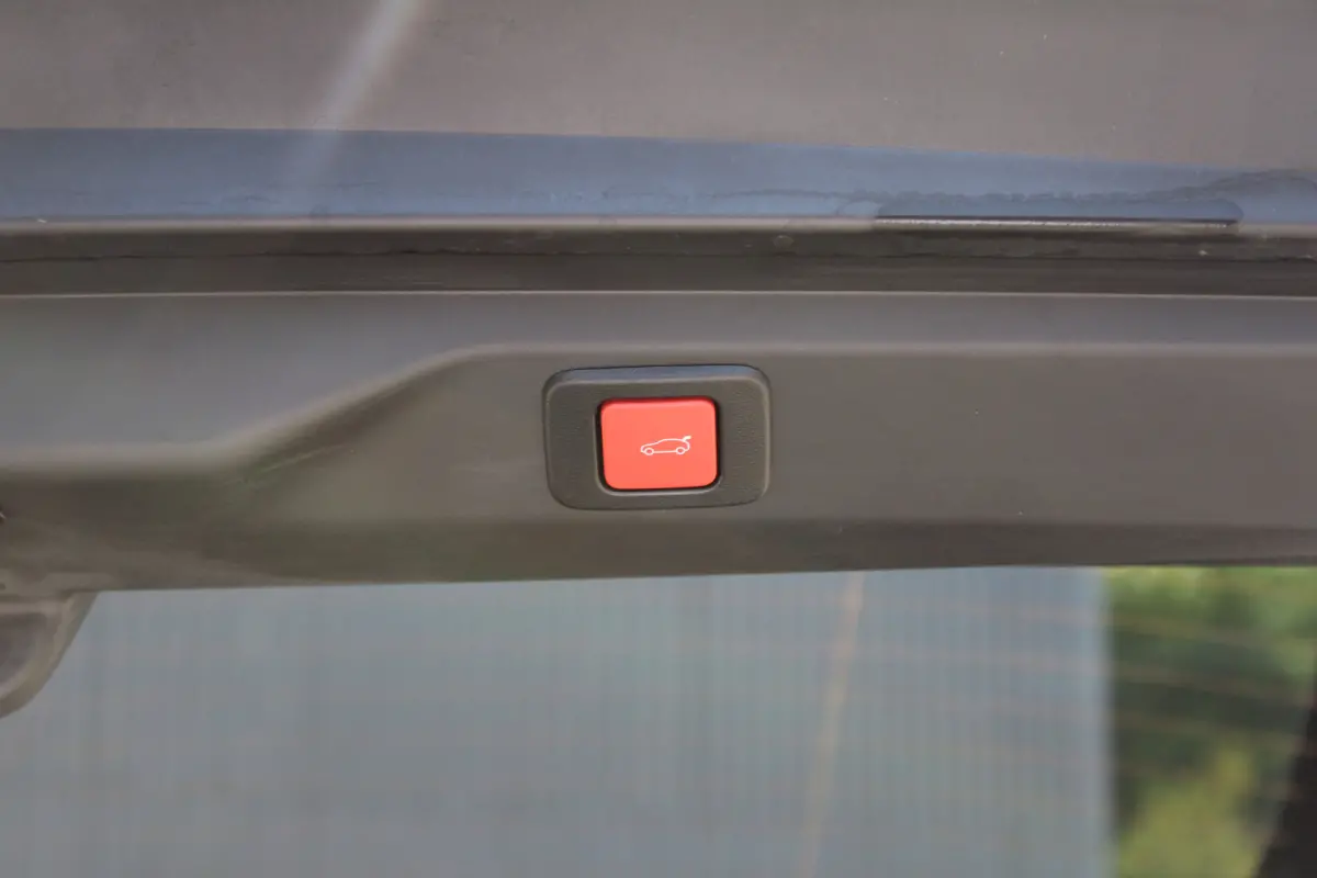 GT | Adaptieve cruise control met Stop&Go functie | Elektrische parkeerrem | Extra getinte achterste zijruiten en achterruit