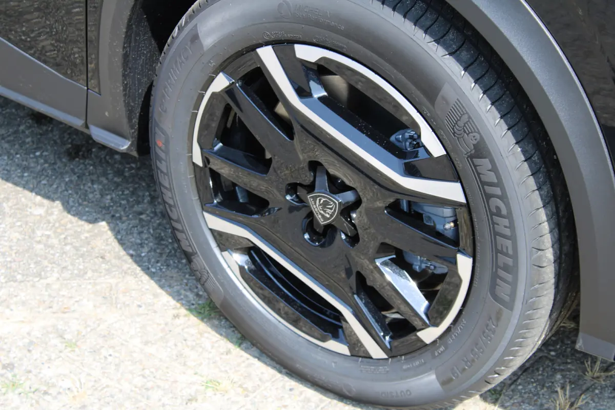 GT | Adaptieve cruise control met Stop&Go functie | Elektrische parkeerrem | Extra getinte achterste zijruiten en achterruit