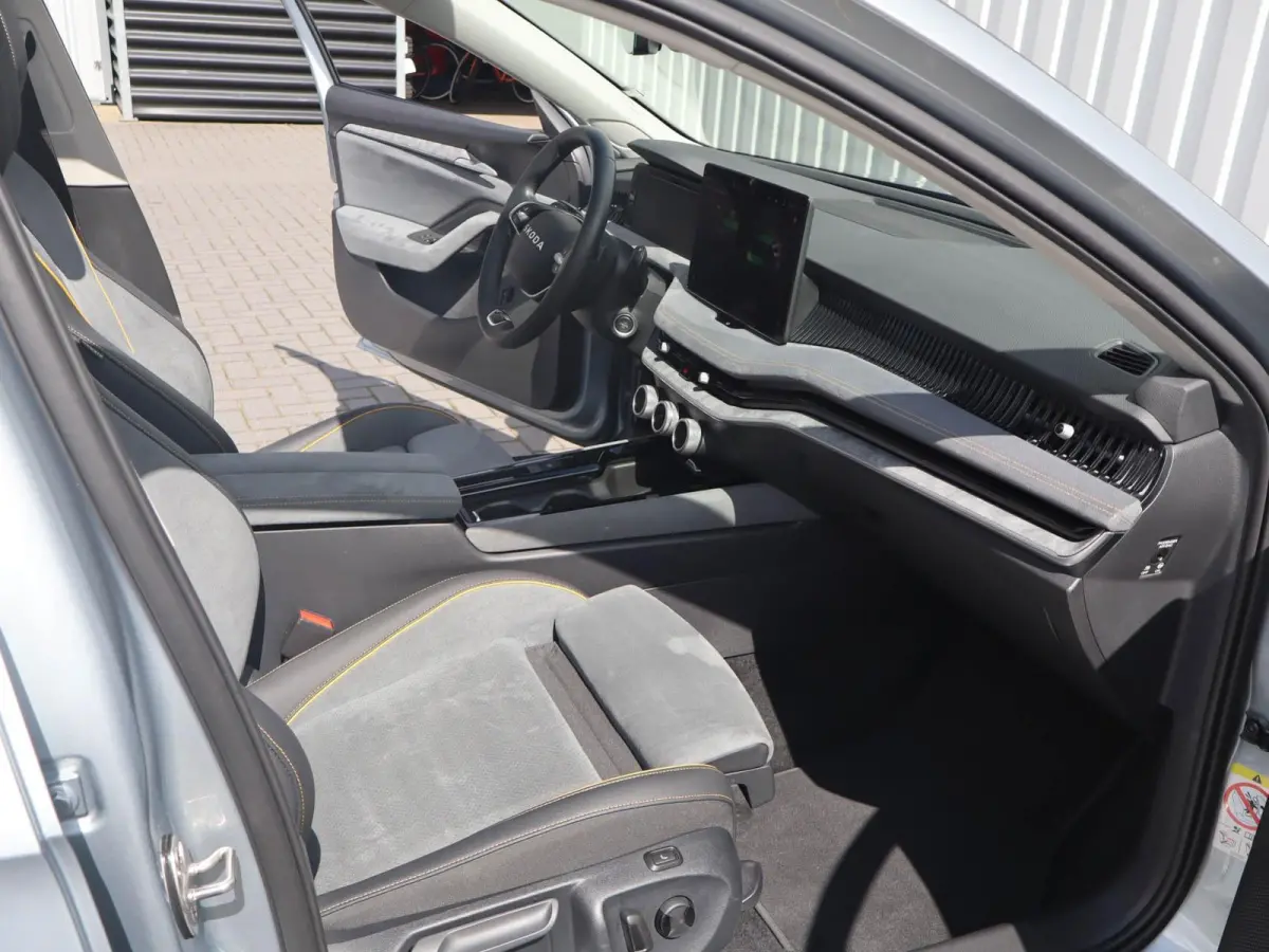1.5 TSI 204pk PHEV Edition | SoH 100% | Panoramadak | 18" Velgen | Massage