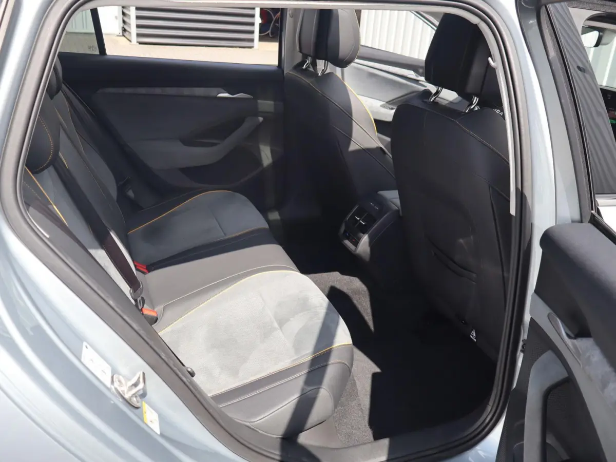 1.5 TSI 204pk PHEV Edition | SoH 100% | Panoramadak | 18" Velgen | Massage