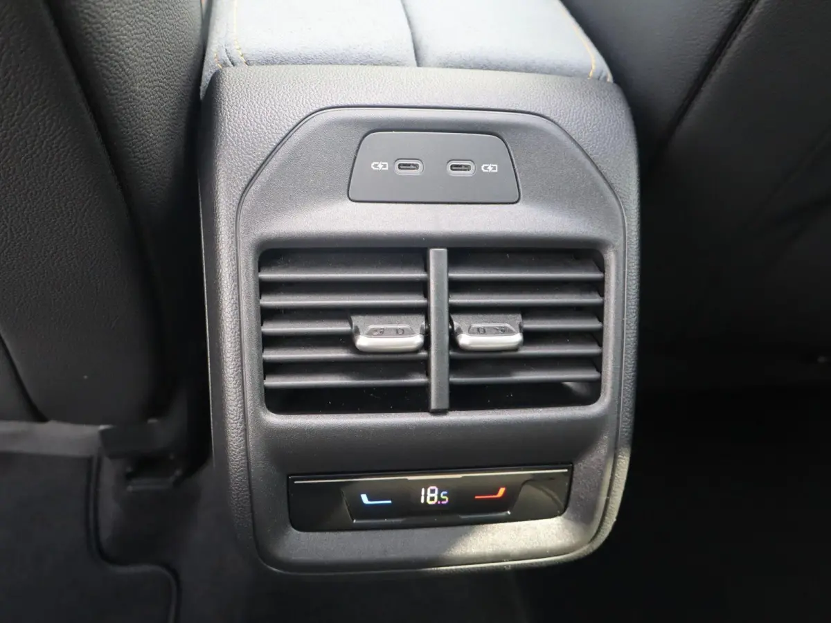1.5 TSI 204pk PHEV Edition | SoH 100% | Panoramadak | 18" Velgen | Massage
