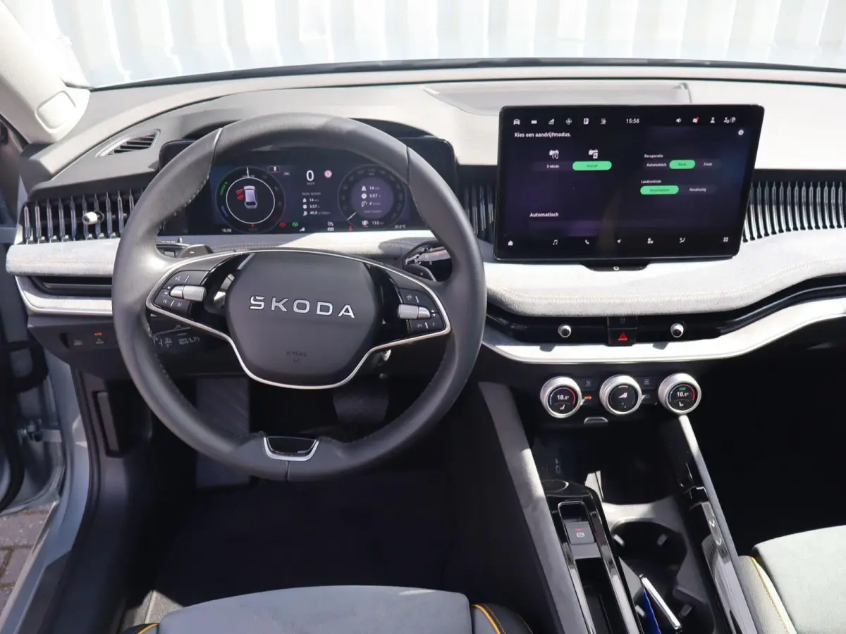 1.5 TSI 204pk PHEV Edition | SoH 100% | Panoramadak | 18" Velgen | Massage