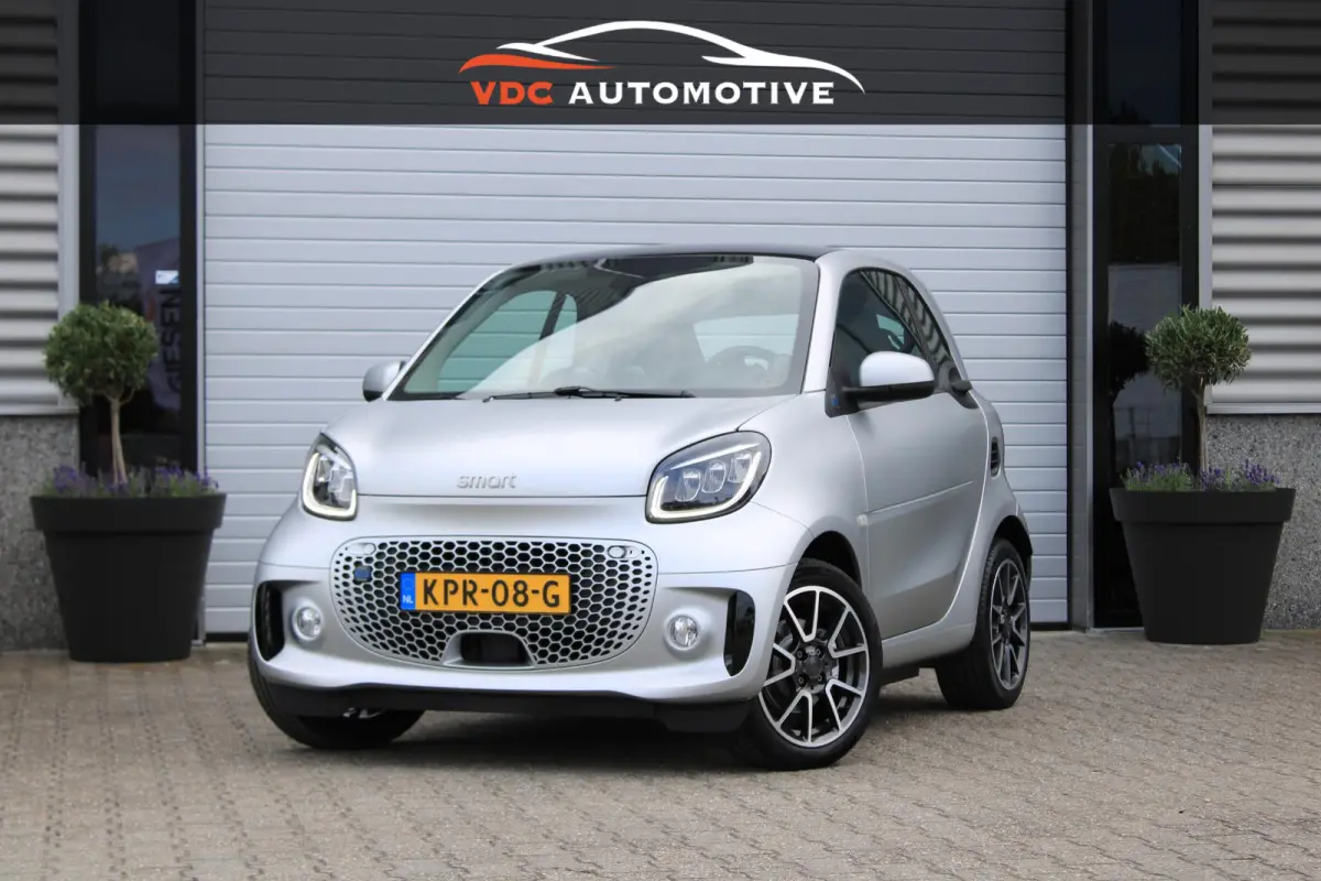 EQ BRABUS Mattrunner Brabus Mattrunner | Camera | Stoelverwarming | DAB | LED | Verwarmd Stuur