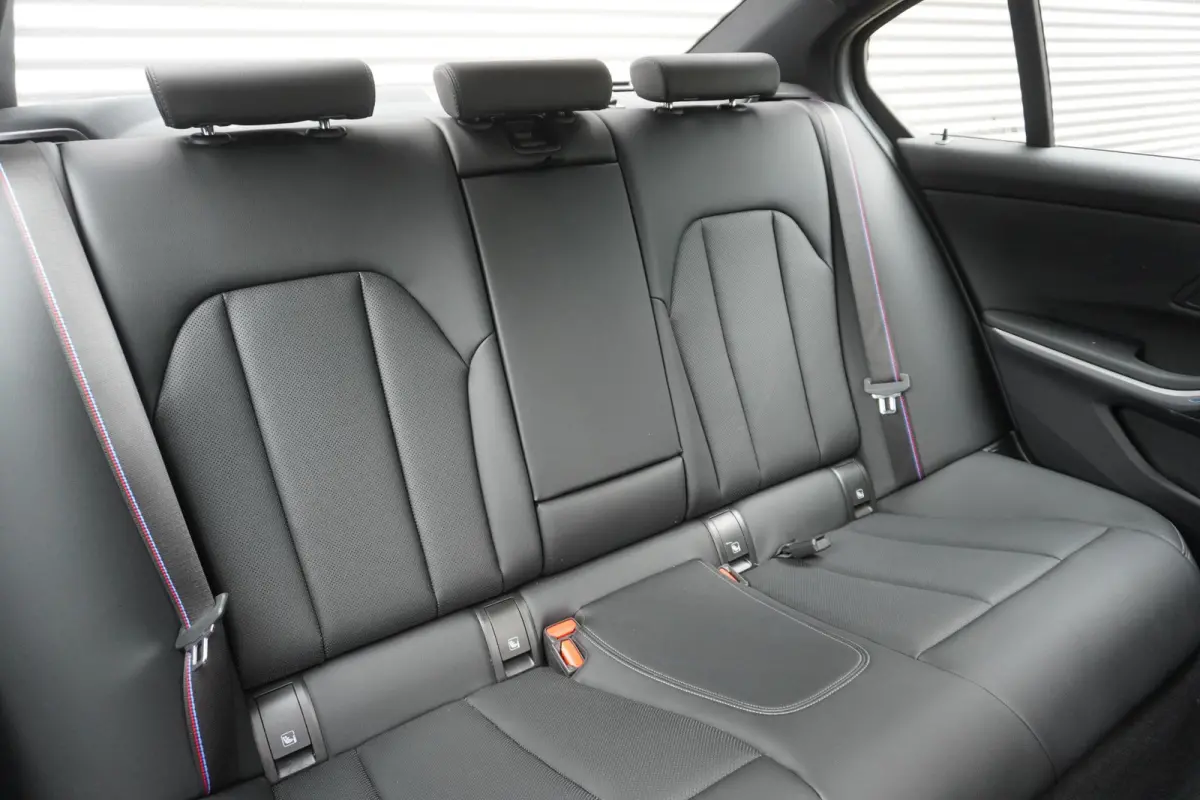 330e M Sportpakket Pro | Innovation Pack | Comfort Pack | Trekhaak met elektrisch wegklapbare kogel | Elektrisch bediend glazen schuif-/kanteldak | Comfort Access |