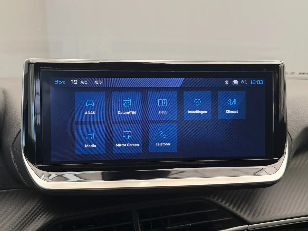 1.2 PureTech 100 Allure Achteruitrij Camera | Parkeersensoren | LED | Leder/Stof | Climate Control | Carplay | 17" Lichtmetaal | Achteruitrij Camera | Airco (automatisch) | Apple Carplay/And
