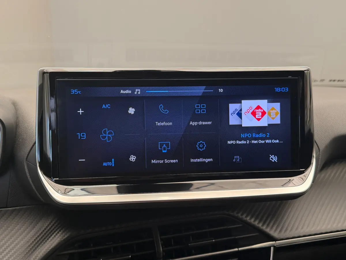 1.2 PureTech 100 Allure Achteruitrij Camera | Parkeersensoren | LED | Leder/Stof | Climate Control | Carplay | 17" Lichtmetaal | Achteruitrij Camera | Airco (automatisch) | Apple Carplay/And