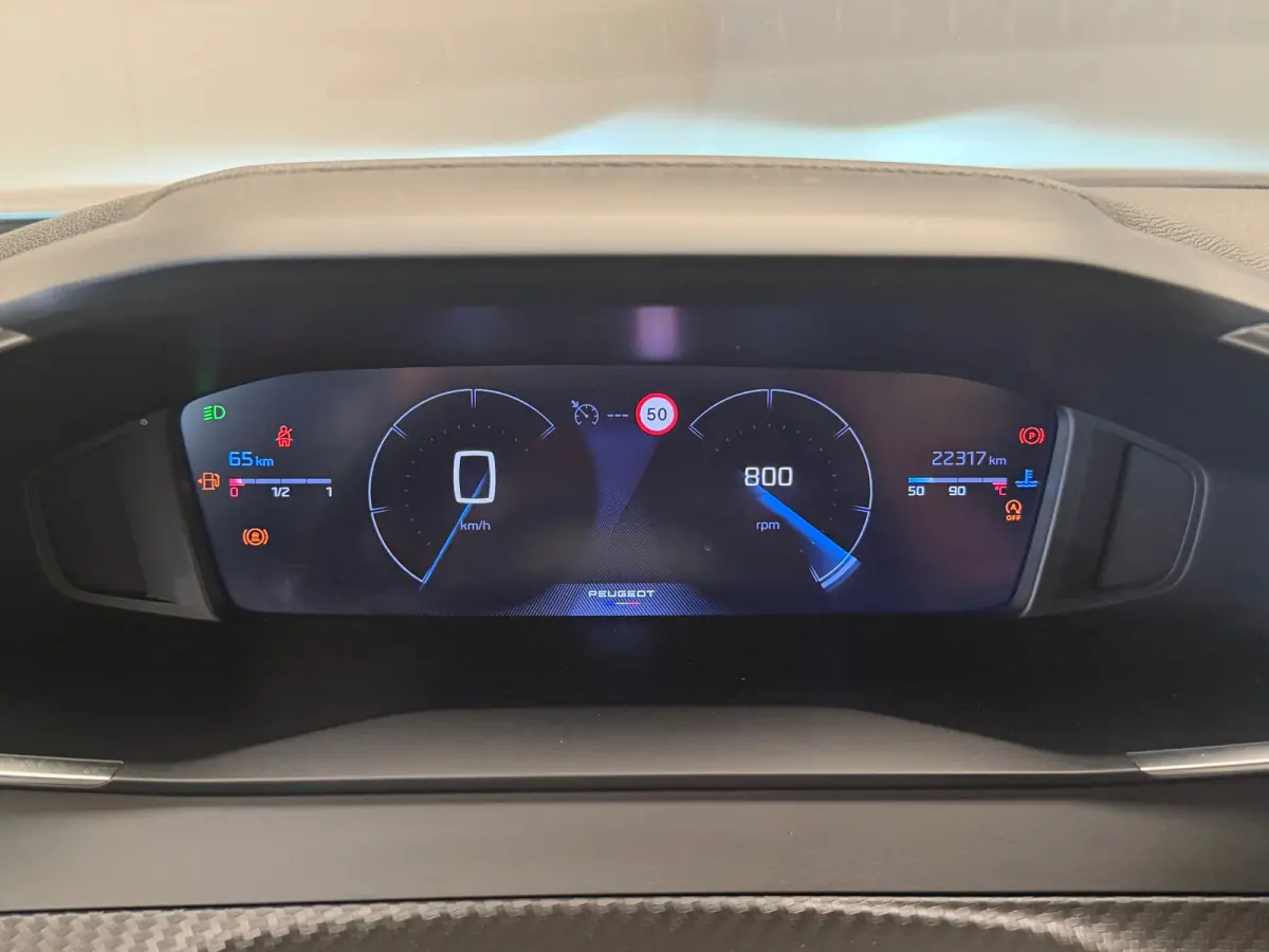 1.2 PureTech 100 Allure Achteruitrij Camera | Parkeersensoren | LED | Leder/Stof | Climate Control | Carplay | 17" Lichtmetaal | Achteruitrij Camera | Airco (automatisch) | Apple Carplay/And
