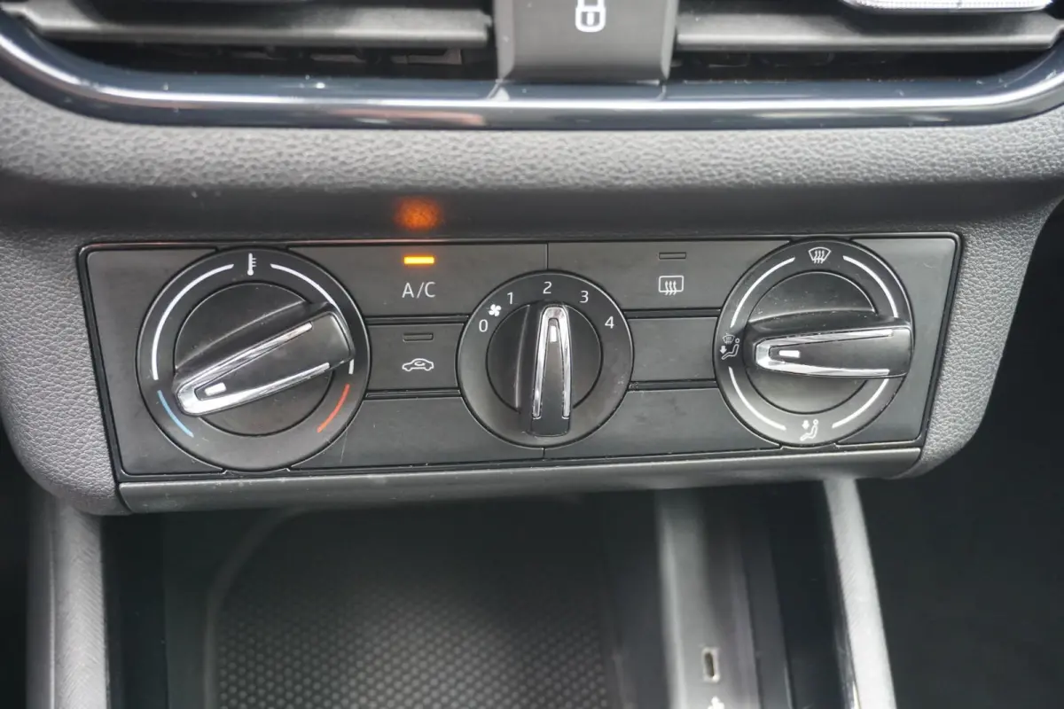 1.0 TSI 110pk Ambition | Airco | Cruise Control | SmartLink | Lane Assist