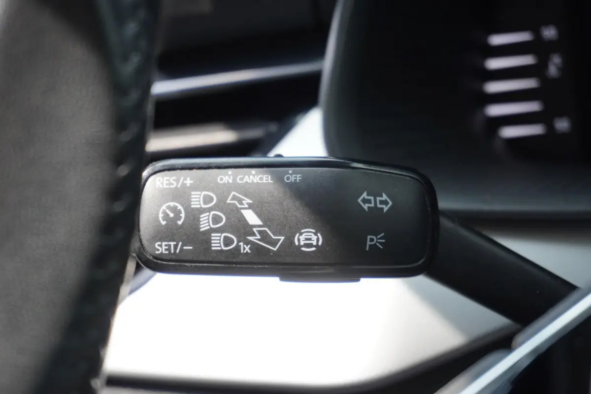 1.0 TSI 110pk Ambition | Airco | Cruise Control | SmartLink | Lane Assist