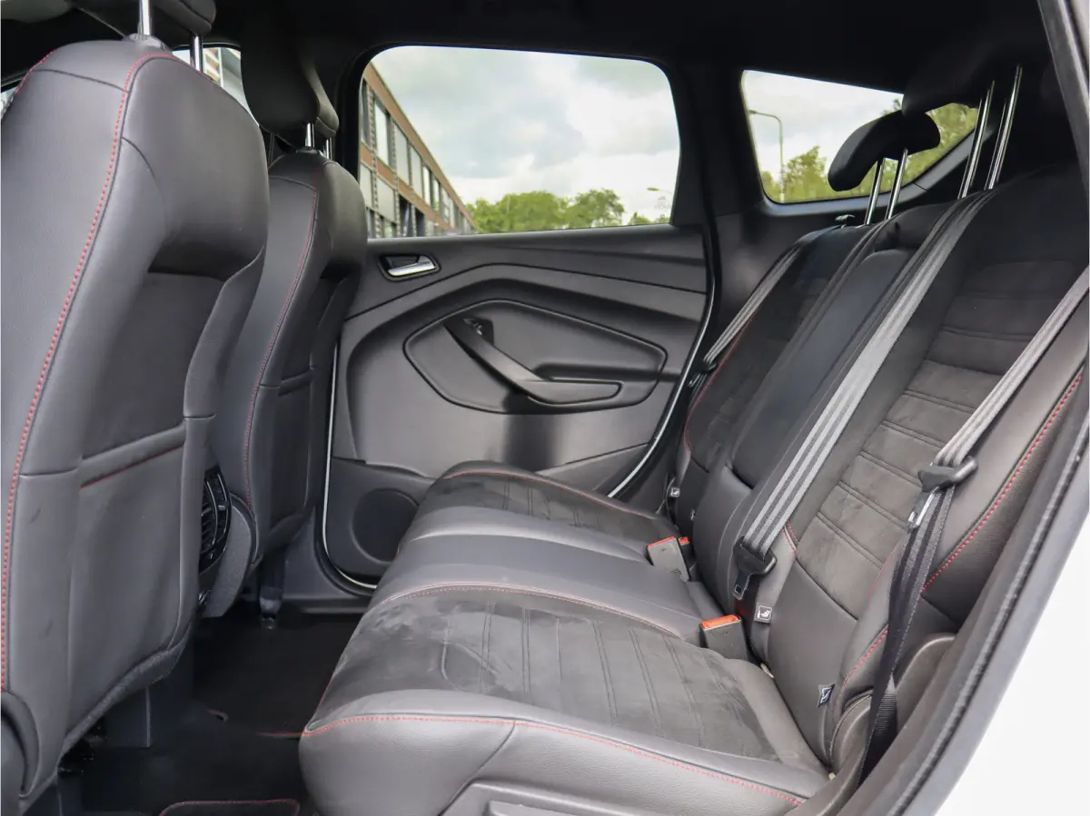 1.5 EcoBoost ST Line Trekhaak 1800kg I ST-line I PDC I Camera I Leer I NL-auto I 18" I trekhaak I Dealer onderhouden I