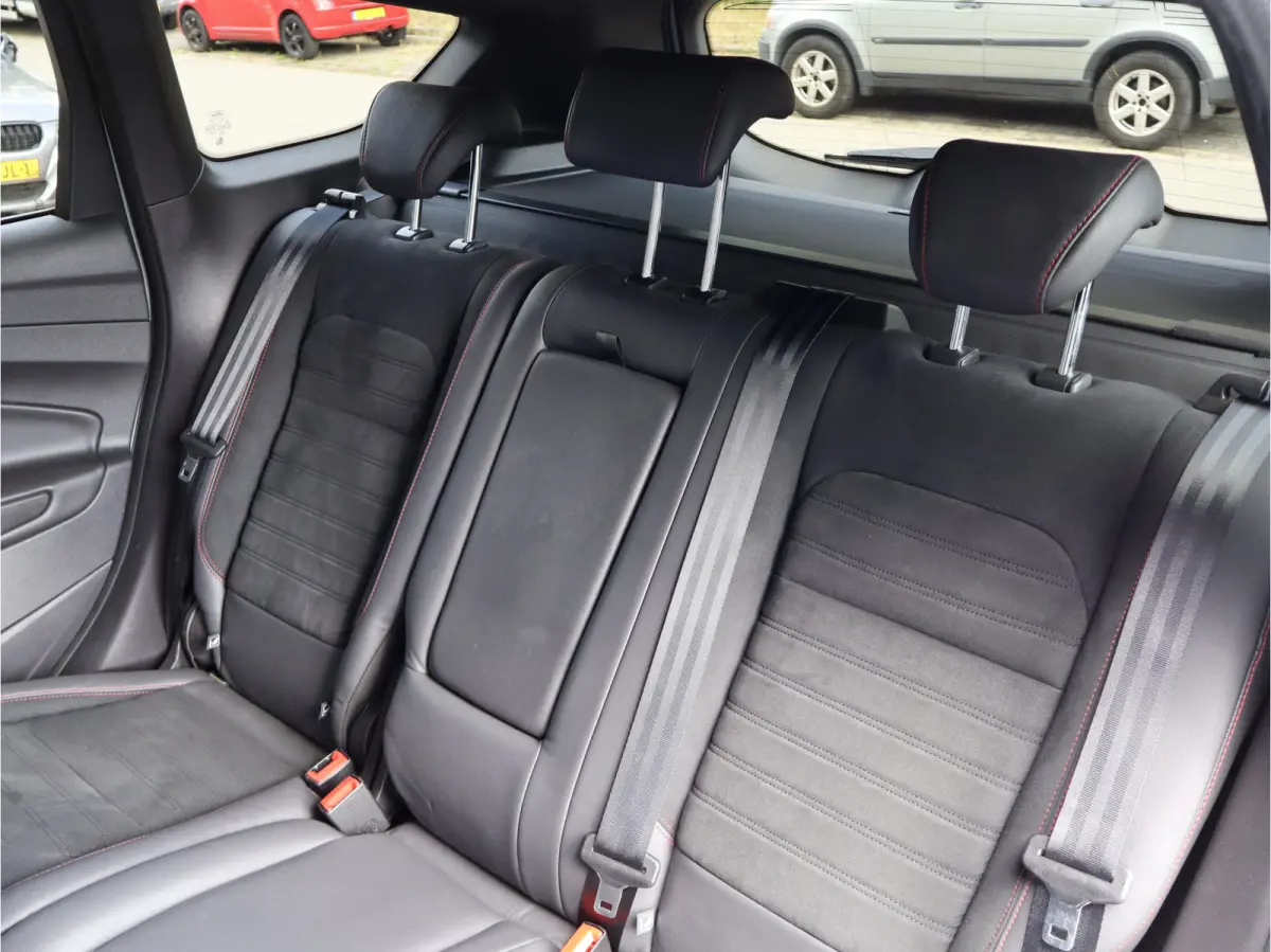 1.5 EcoBoost ST Line Trekhaak 1800kg I ST-line I PDC I Camera I Leer I NL-auto I 18" I trekhaak I Dealer onderhouden I
