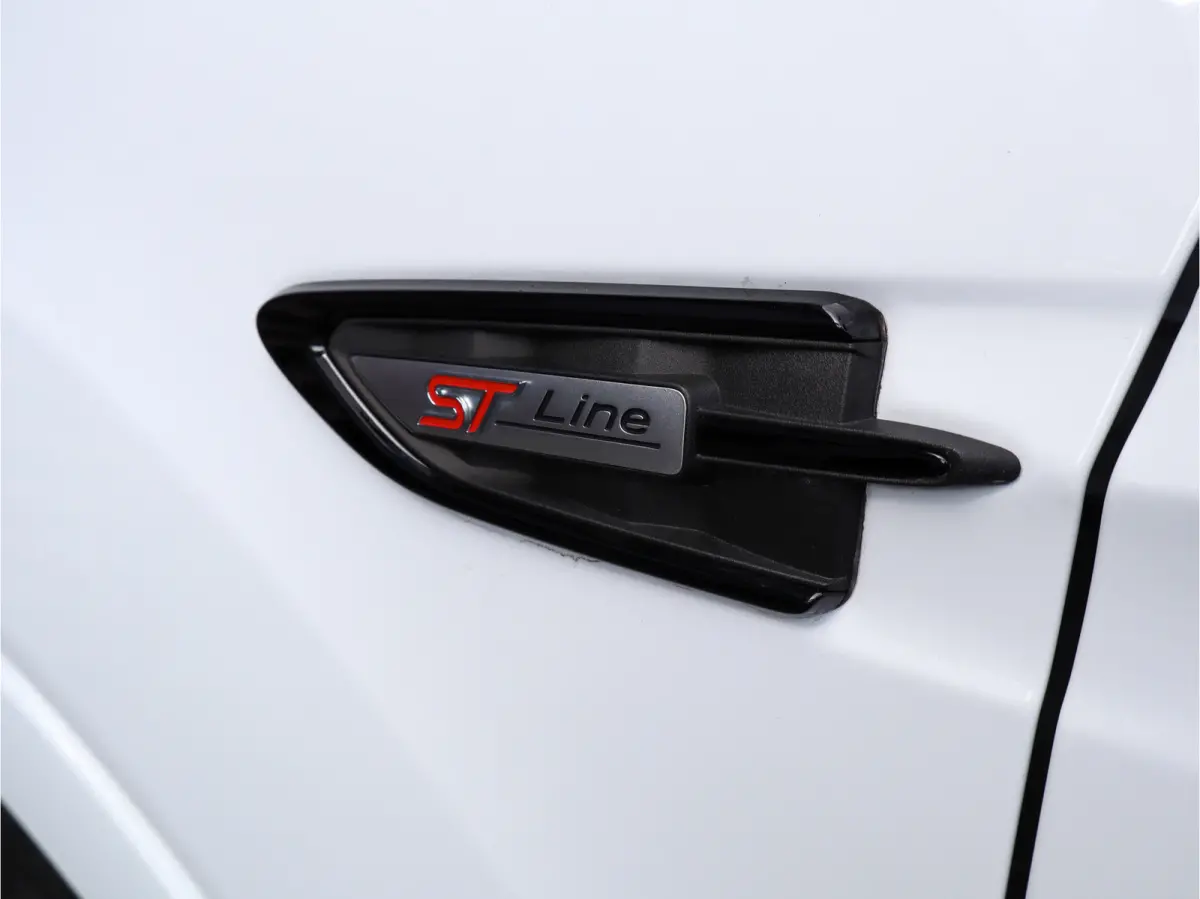 1.5 EcoBoost ST Line Trekhaak 1800kg I ST-line I PDC I Camera I Leer I NL-auto I 18" I trekhaak I Dealer onderhouden I