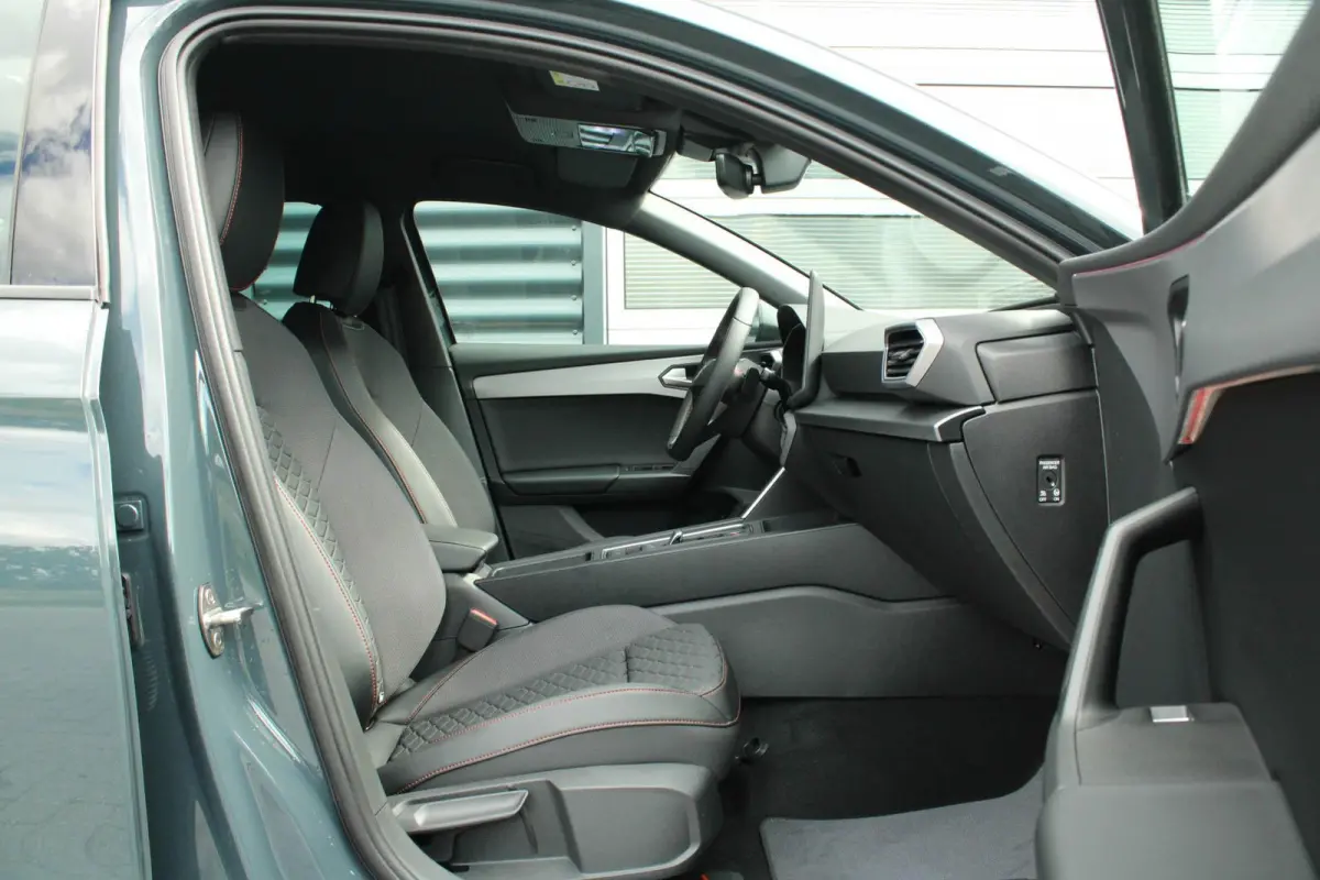1.5 TSI e-Hybrid 204pk FR Business | Black Pakket | Verlaagd | 18" Velgen