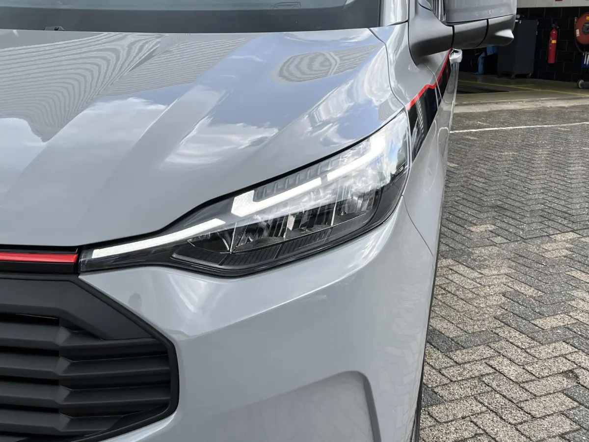 320 2.5 PHEV L2H1 Grey Platinum Dubbele Cabine 233pk Aut / 5 Pers. / 2250kg Trekgewicht / 1100kg Laadvermogen / Vol. Leder / Glaslookpanelen / Privacy Glass / Adapt. Cruise control!