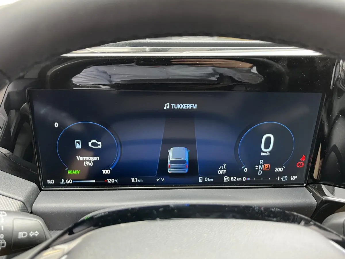 320 2.5 PHEV L2H1 Grey Platinum Dubbele Cabine 233pk Aut / 5 Pers. / 2250kg Trekgewicht / 1100kg Laadvermogen / Vol. Leder / Glaslookpanelen / Privacy Glass / Adapt. Cruise control!