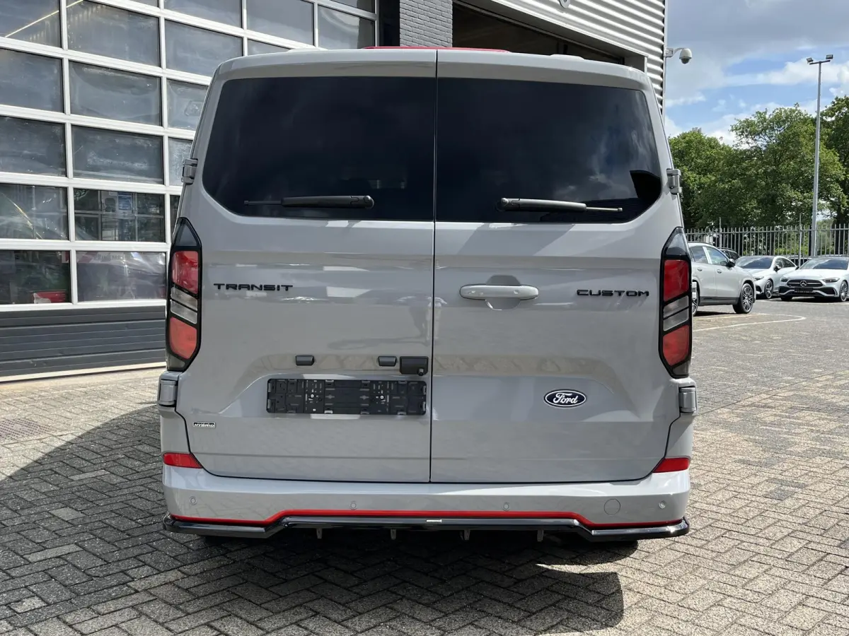 320 2.5 PHEV L2H1 Grey Platinum Dubbele Cabine 233pk Aut / 5 Pers. / 2250kg Trekgewicht / 1100kg Laadvermogen / Vol. Leder / Glaslookpanelen / Privacy Glass / Adapt. Cruise control!