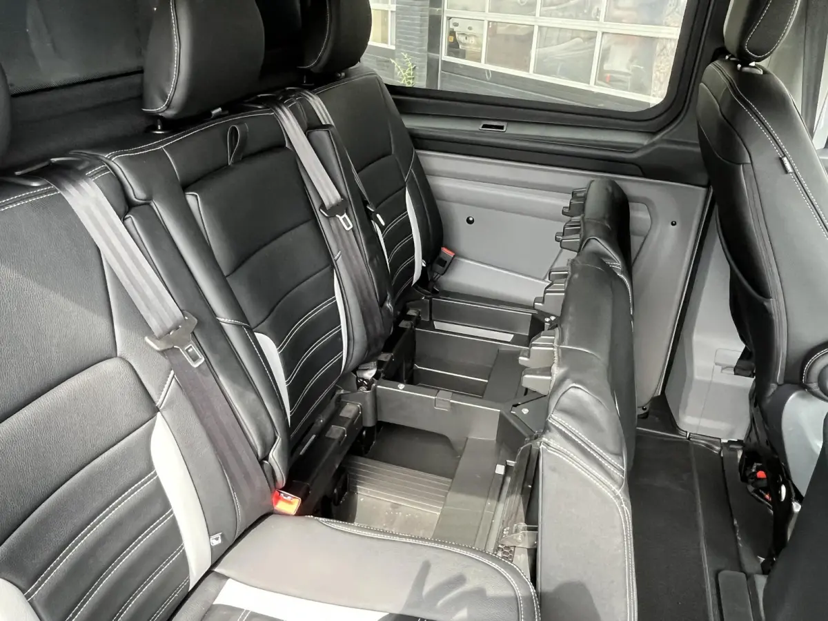 320 2.5 PHEV L2H1 Grey Platinum Dubbele Cabine 233pk Aut / 5 Pers. / 2250kg Trekgewicht / 1100kg Laadvermogen / Vol. Leder / Glaslookpanelen / Privacy Glass / Adapt. Cruise control!