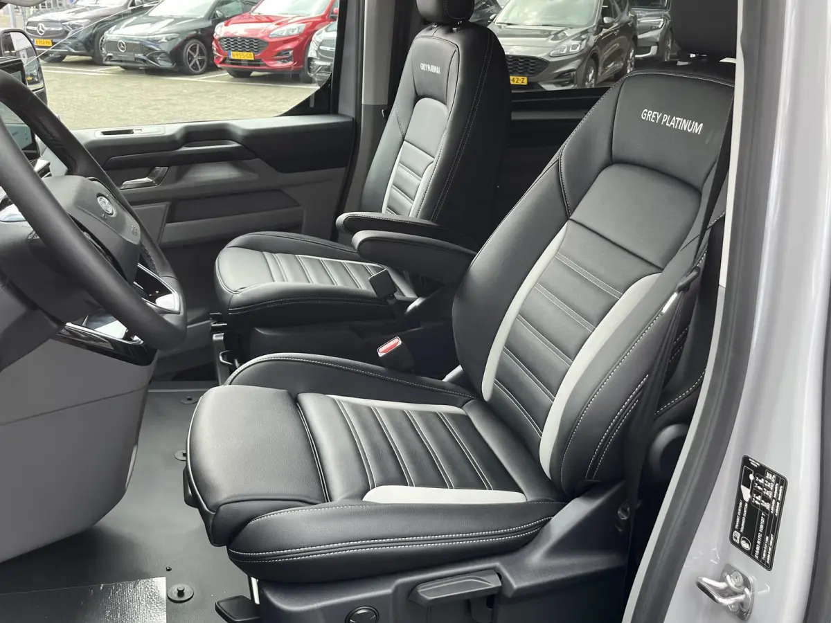 320 2.5 PHEV L2H1 Grey Platinum Dubbele Cabine 233pk Aut / 5 Pers. / 2250kg Trekgewicht / 1100kg Laadvermogen / Vol. Leder / Glaslookpanelen / Privacy Glass / Adapt. Cruise control!