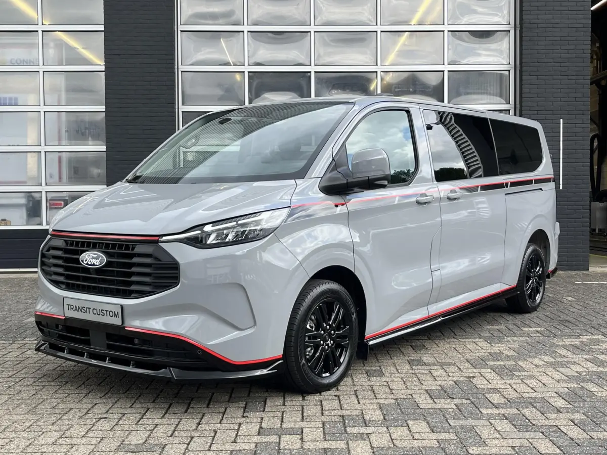 320 2.5 PHEV L2H1 Grey Platinum Dubbele Cabine 233pk Aut / 5 Pers. / 2250kg Trekgewicht / 1100kg Laadvermogen / Vol. Leder / Glaslookpanelen / Privacy Glass / Adapt. Cruise control!