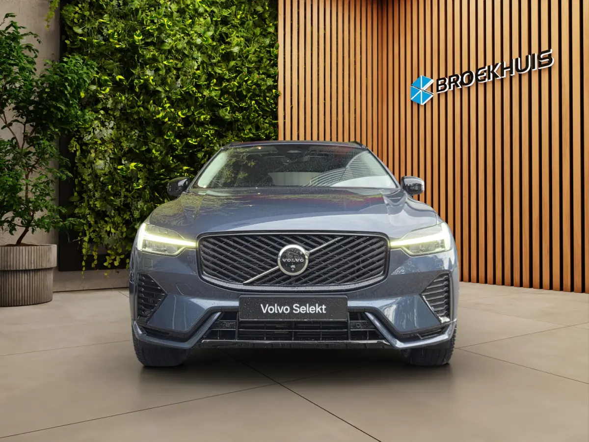 2.0 T6 Plug-in hybrid AWD Ultra Dark | Trekhaak | Facelift | 360cam | Stoel/stuurverwarming
