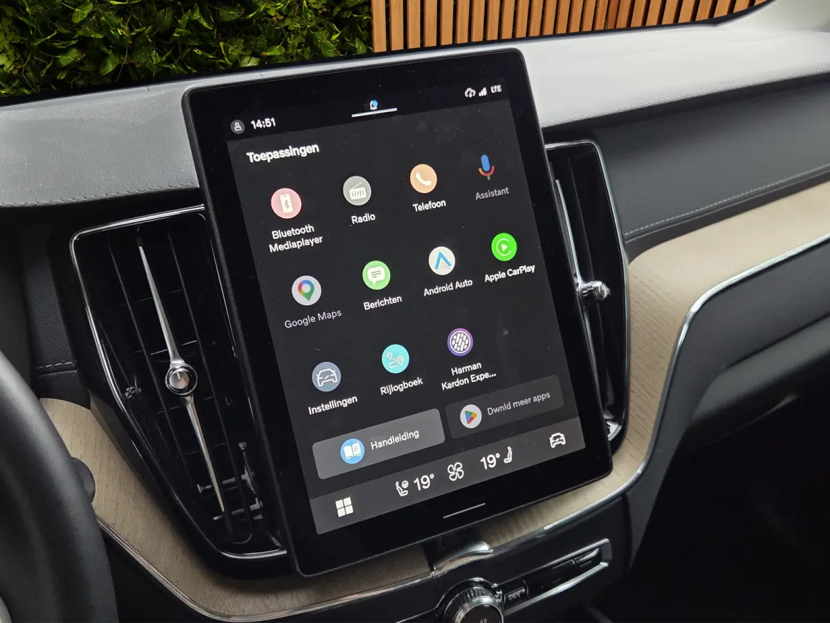 2.0 T6 Plug-in hybrid AWD Ultra Dark | Trekhaak | Facelift | 360cam | Stoel/stuurverwarming