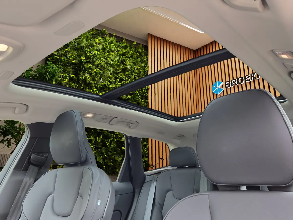 2.0 T6 Plug-in hybrid AWD Ultra Dark | Trekhaak | Facelift | 360cam | Stoel/stuurverwarming