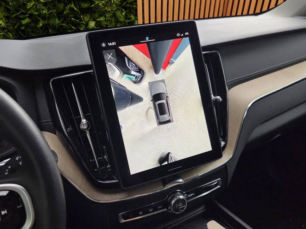 2.0 T6 Plug-in hybrid AWD Ultra Dark | Trekhaak | Facelift | 360cam | Stoel/stuurverwarming
