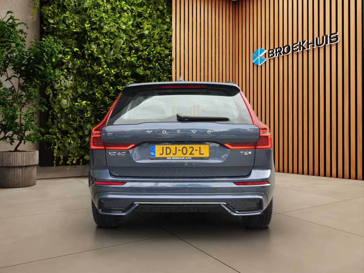 2.0 T6 Plug-in hybrid AWD Ultra Dark | Trekhaak | Facelift | 360cam | Stoel/stuurverwarming