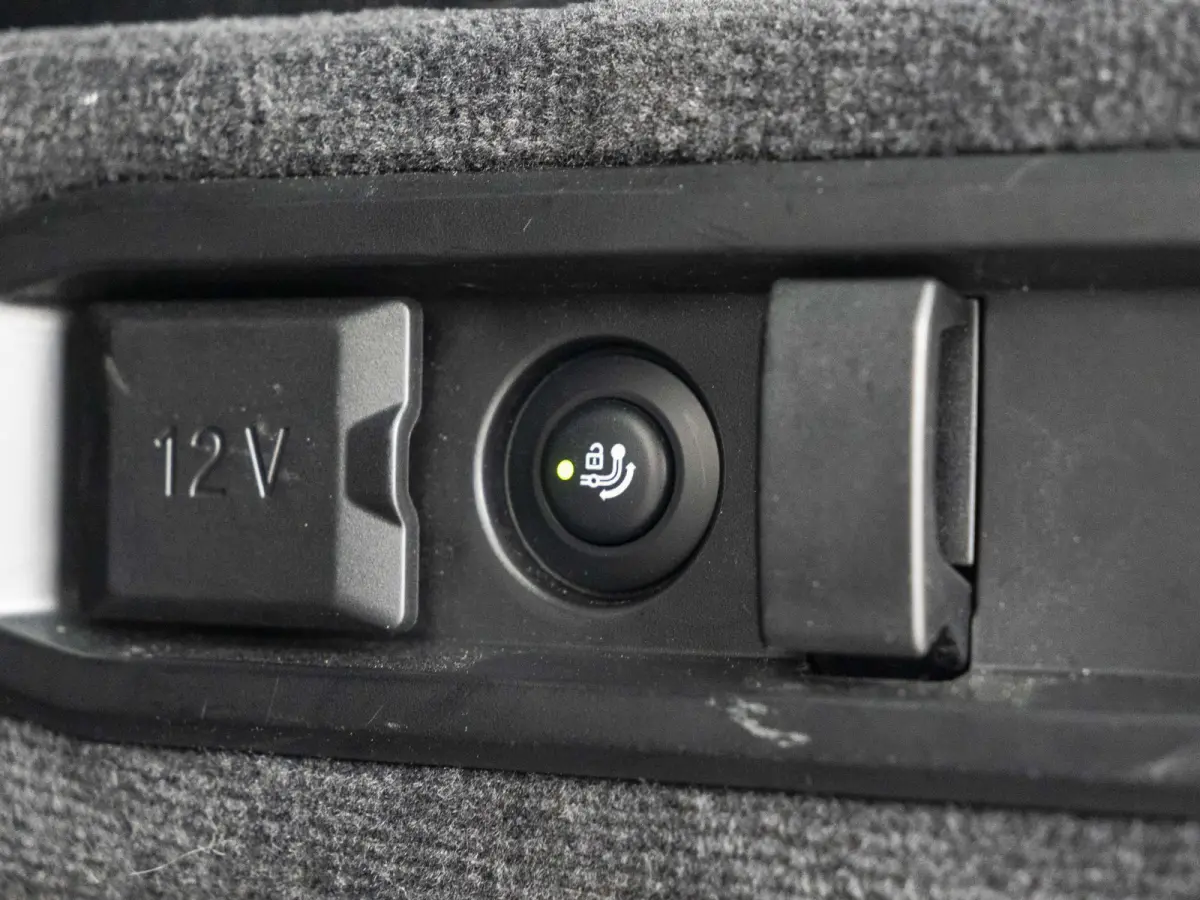 550e xDrive SoH 100% | M Sportpakket Pro | Travel Pack | Comfort Pack | Adaptief onderstel professional | Bowers & Wilkins Audiosysteem |19 inch | Glazen panoramadak | Stoelventilatie | Comf