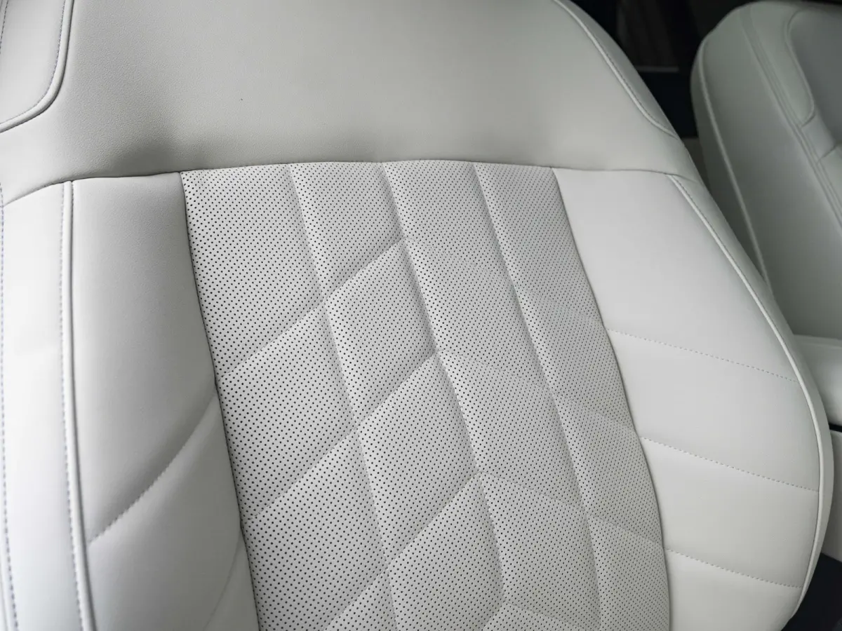 550e xDrive SoH 100% | M Sportpakket Pro | Travel Pack | Comfort Pack | Adaptief onderstel professional | Bowers & Wilkins Audiosysteem |19 inch | Glazen panoramadak | Stoelventilatie | Comf