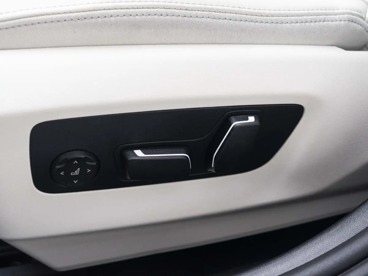 550e xDrive SoH 100% | M Sportpakket Pro | Travel Pack | Comfort Pack | Adaptief onderstel professional | Bowers & Wilkins Audiosysteem |19 inch | Glazen panoramadak | Stoelventilatie | Comf