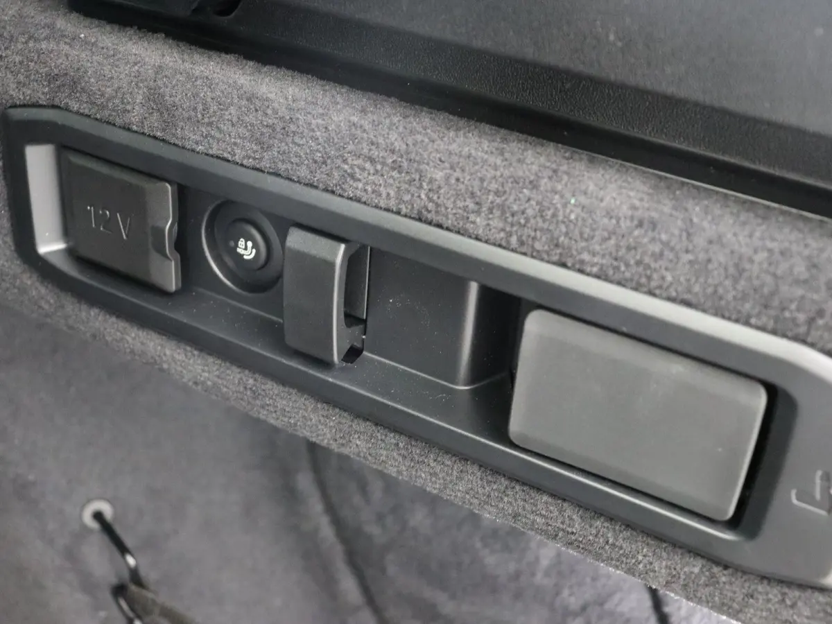 530e M Sport Edition | M Sportpakket Pro | SoH 100% | Travel Pack | Innovation Pack | Trekhaak | Panoramadak | Comfortstoelen | Driving Assistant Plus | Bowers & Wilkins | 20''