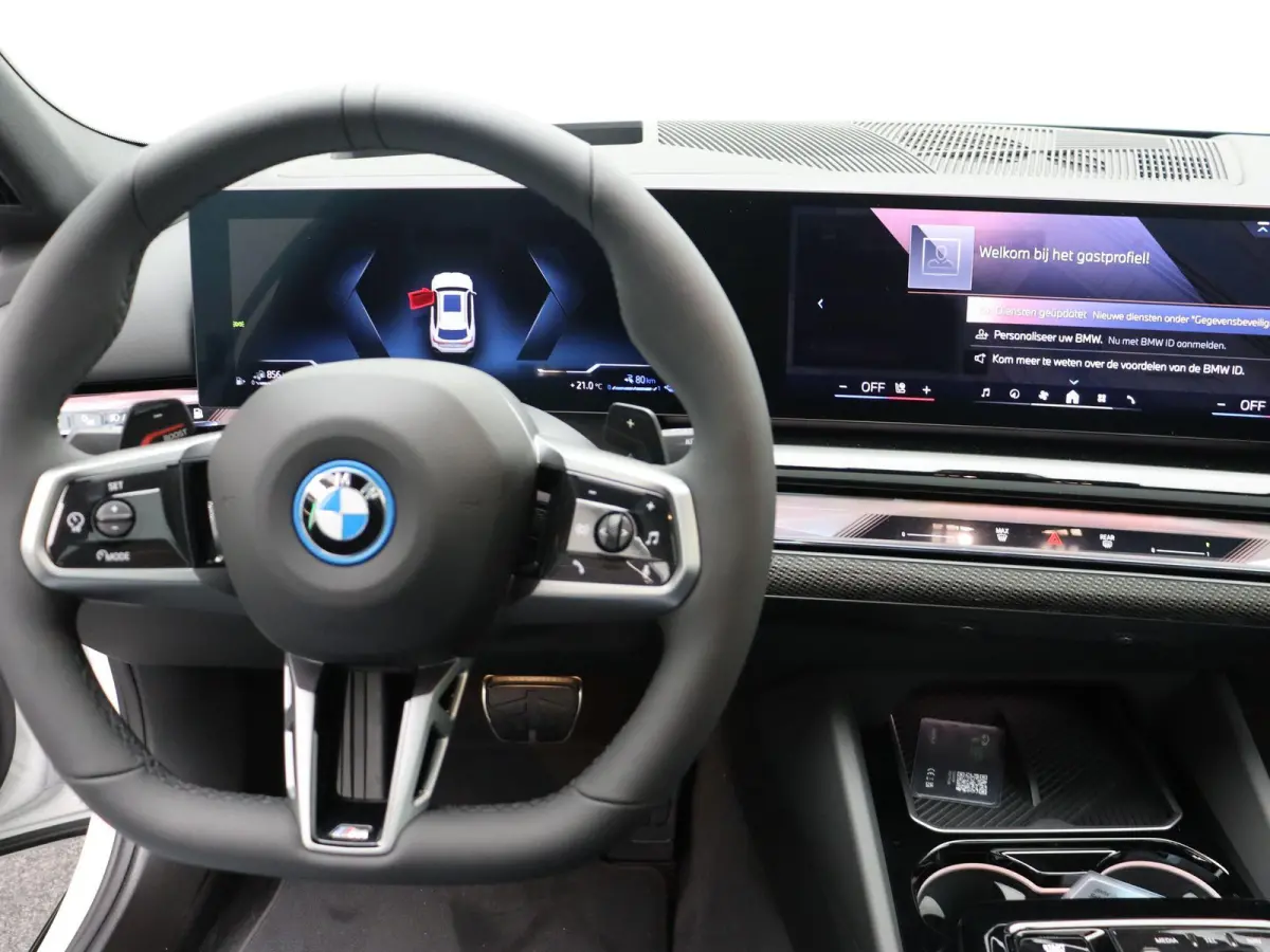530e M Sport Edition | M Sportpakket Pro | SoH 100% | Travel Pack | Innovation Pack | Trekhaak | Panoramadak | Comfortstoelen | Driving Assistant Plus | Bowers & Wilkins | 20''