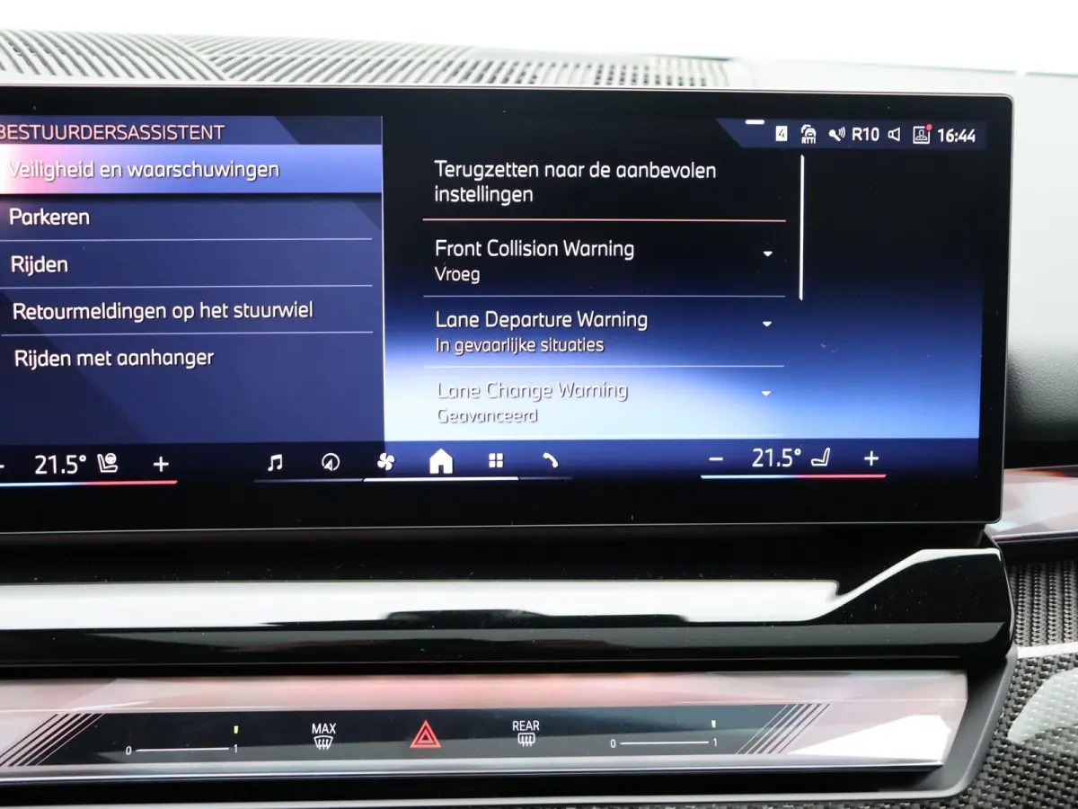 530e M Sport Edition | M Sportpakket Pro | SoH 100% | Travel Pack | Innovation Pack | Trekhaak | Panoramadak | Comfortstoelen | Driving Assistant Plus | Bowers & Wilkins | 20''