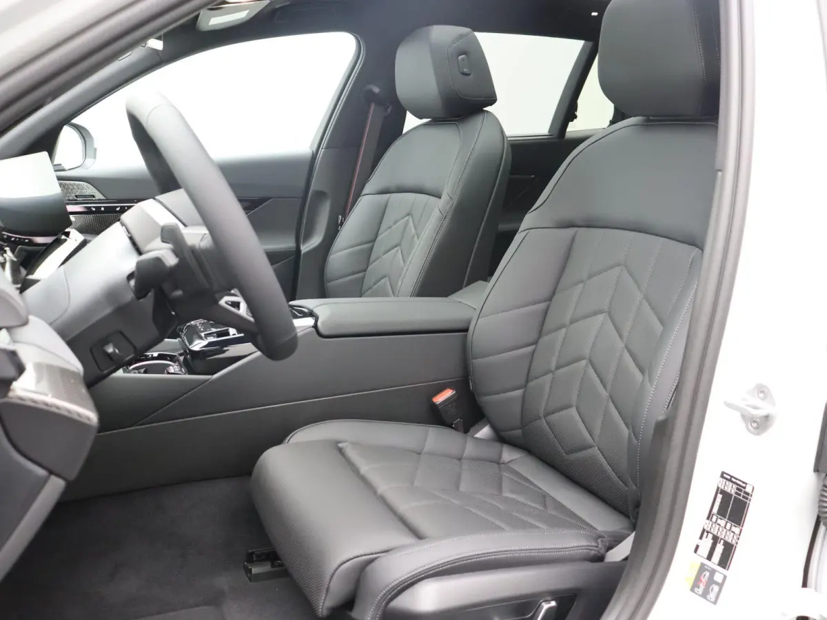 530e M Sport Edition | M Sportpakket Pro | SoH 100% | Travel Pack | Innovation Pack | Trekhaak | Panoramadak | Comfortstoelen | Driving Assistant Plus | Bowers & Wilkins | 20''