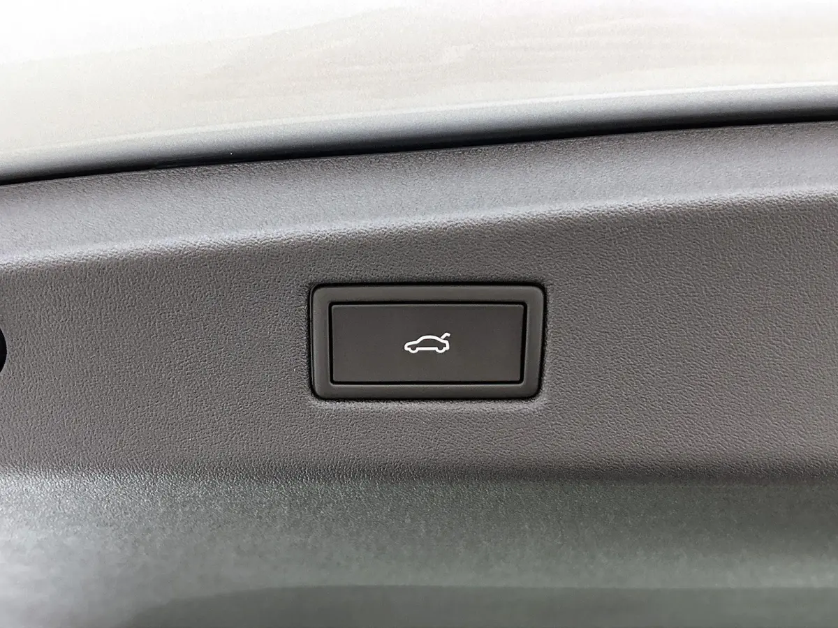 Pro Business 77 kWh 286 PK | IQ Lights | Elektrische achterklep | Apple Carplay draadloos | 360 Camera | Head-up display | Stoelverwarming | Stuurverwarming | Navigatie | Android Auto draadl