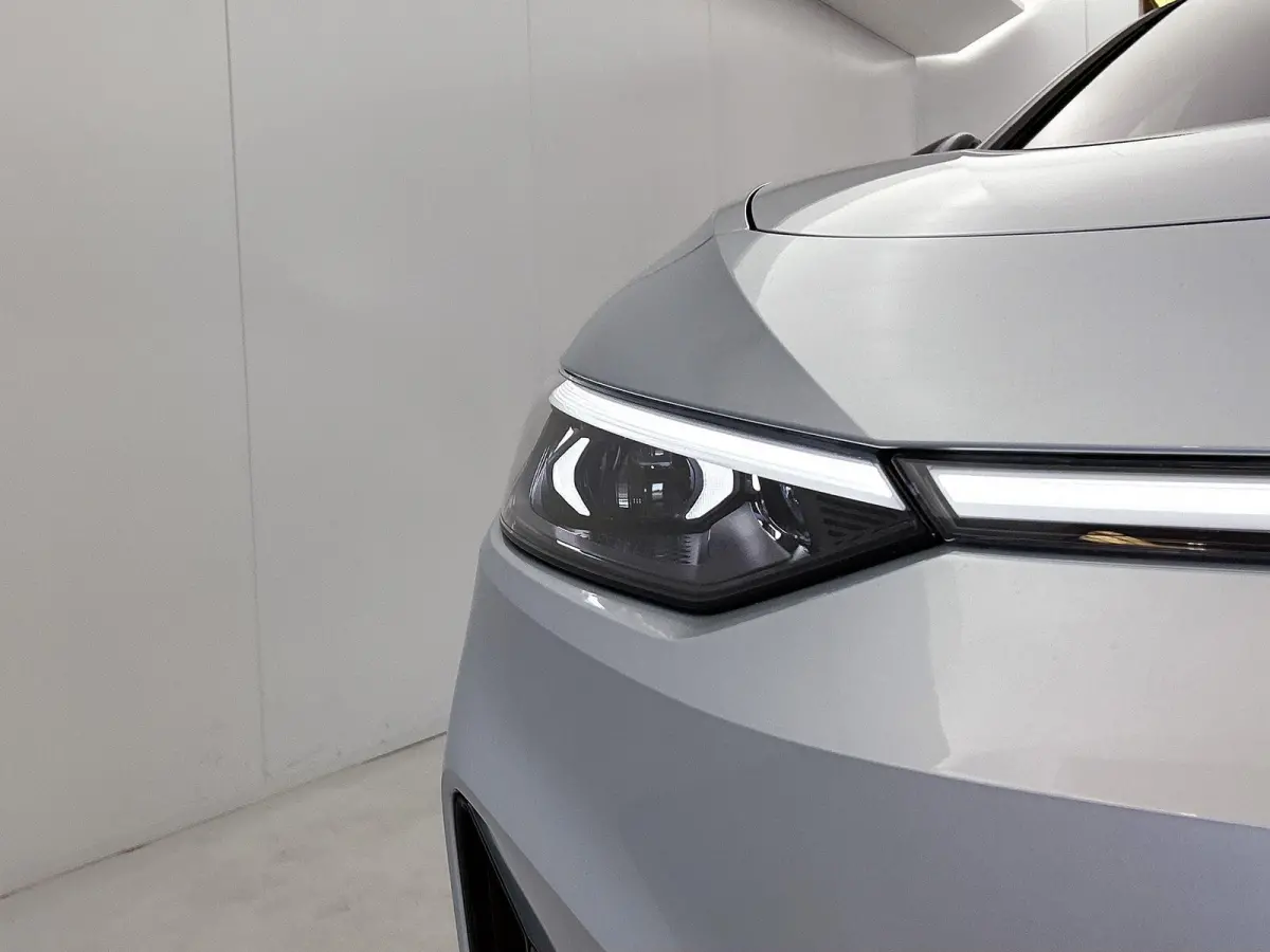 Pro Business 77 kWh 286 PK | IQ Lights | Elektrische achterklep | Apple Carplay draadloos | 360 Camera | Head-up display | Stoelverwarming | Stuurverwarming | Navigatie | Android Auto draadl