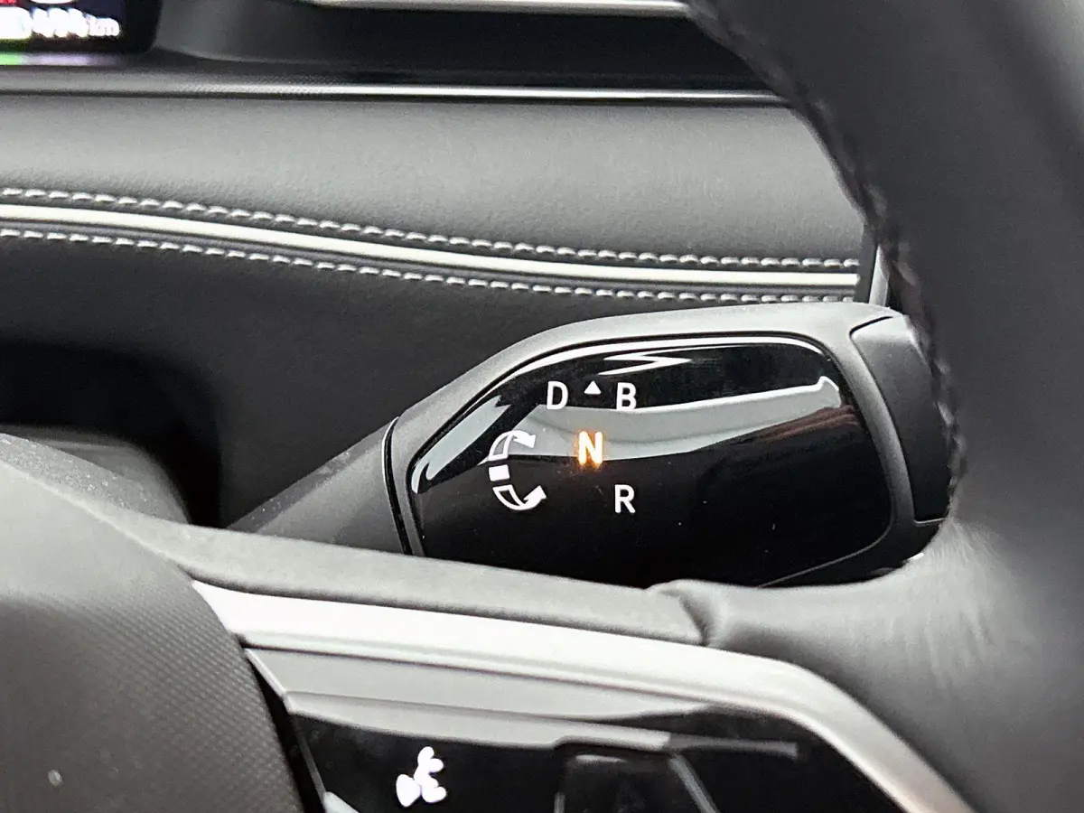 Pro Business 77 kWh 286 PK | IQ Lights | Elektrische achterklep | Apple Carplay draadloos | 360 Camera | Head-up display | Stoelverwarming | Stuurverwarming | Navigatie | Android Auto draadl