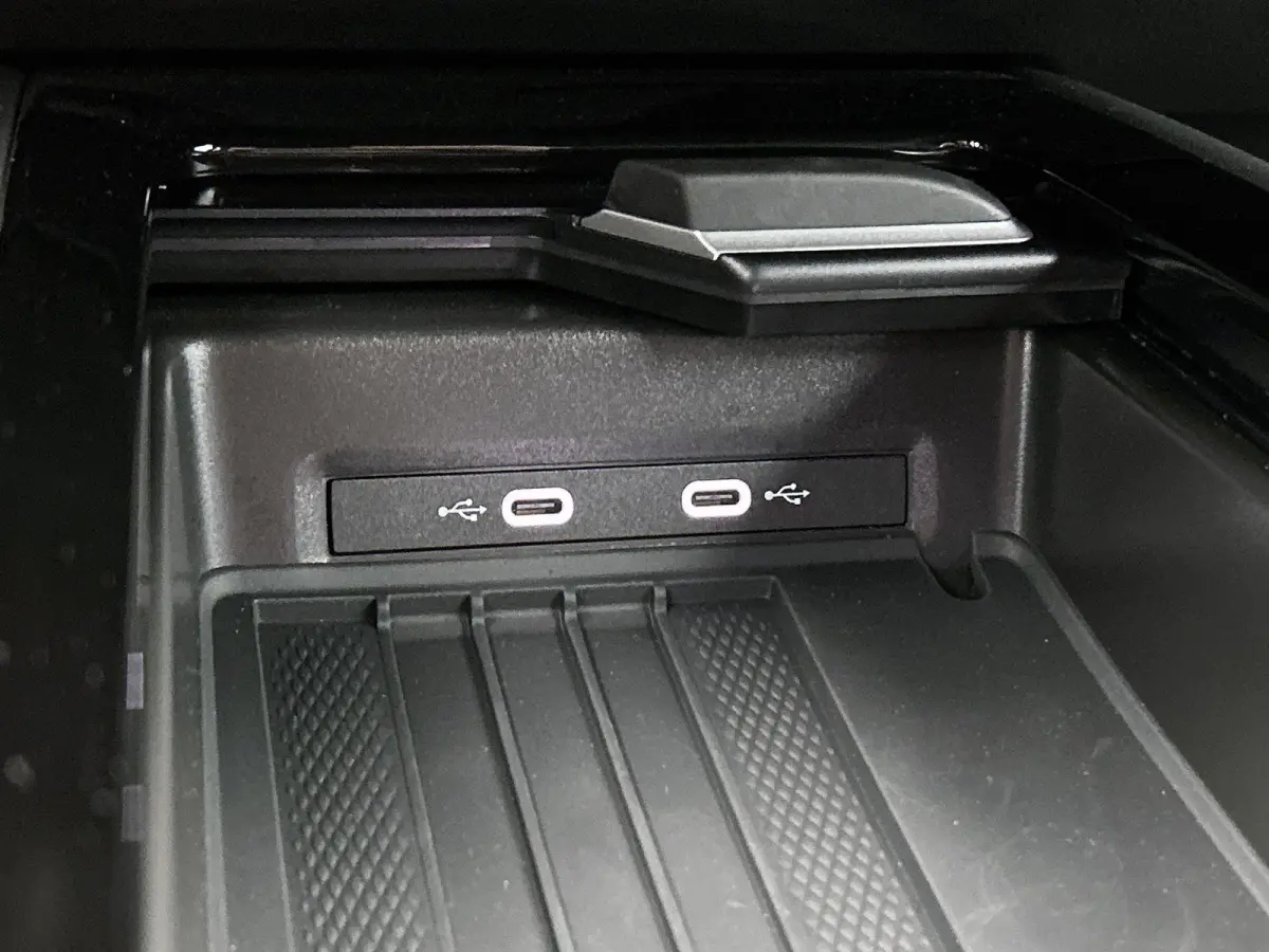 Pro Business 77 kWh 286 PK | IQ Lights | Elektrische achterklep | Apple Carplay draadloos | 360 Camera | Head-up display | Stoelverwarming | Stuurverwarming | Navigatie | Android Auto draadl