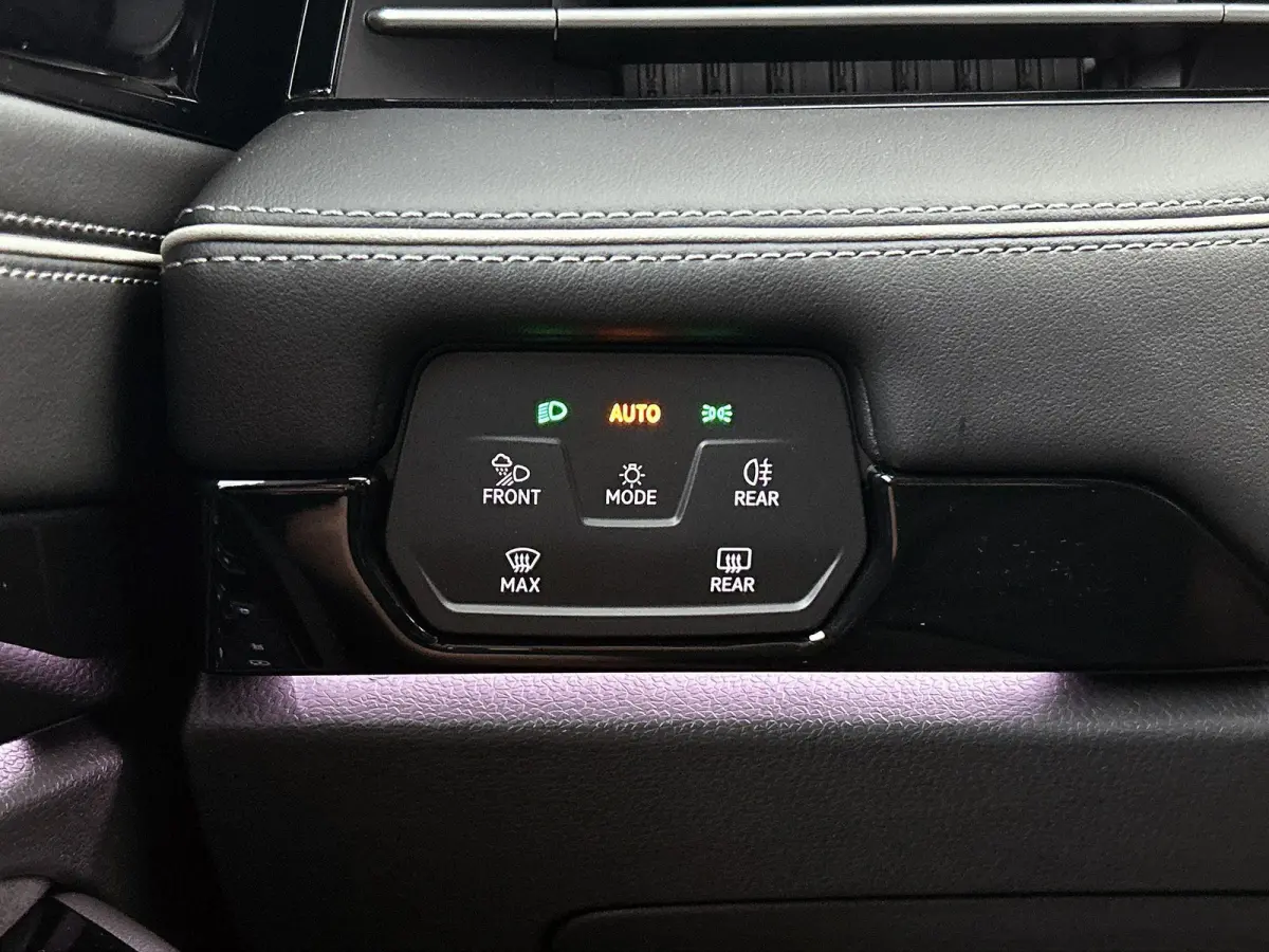Pro Business 77 kWh 286 PK | IQ Lights | Elektrische achterklep | Apple Carplay draadloos | 360 Camera | Head-up display | Stoelverwarming | Stuurverwarming | Navigatie | Android Auto draadl
