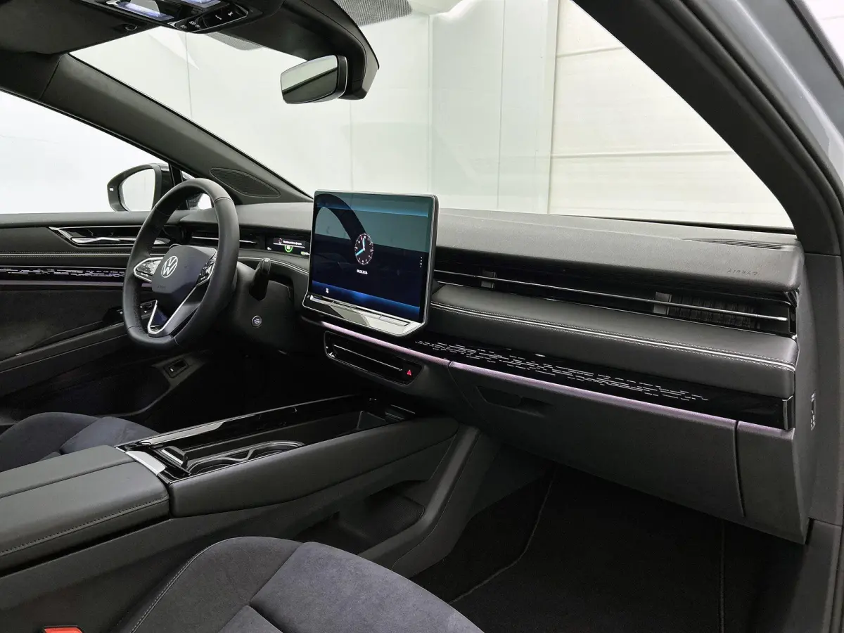 Pro Business 77 kWh 286 PK | IQ Lights | Elektrische achterklep | Apple Carplay draadloos | 360 Camera | Head-up display | Stoelverwarming | Stuurverwarming | Navigatie | Android Auto draadl