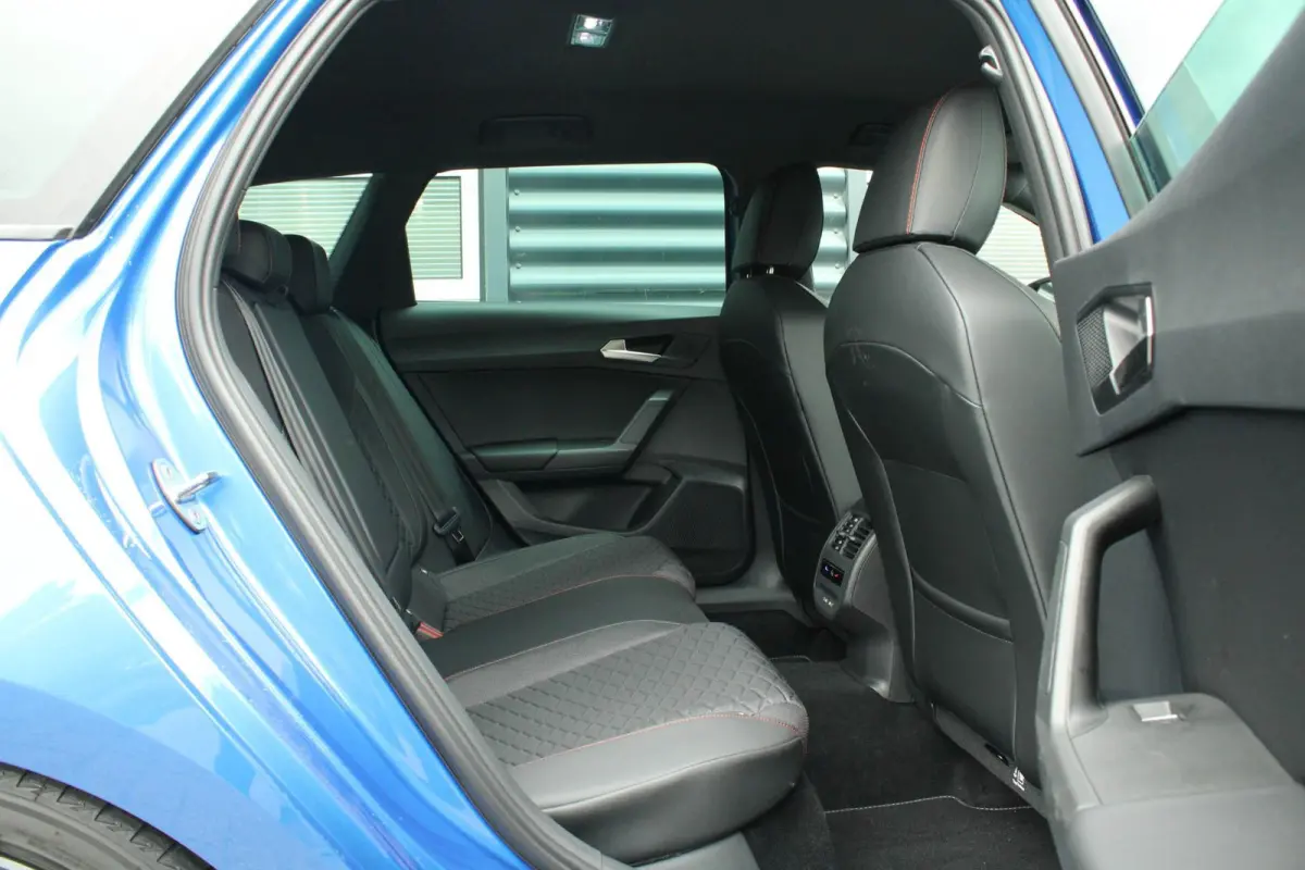 1.5 TSI e-Hybrid 204pk FR Business |Verlaagd | Black Pack | 18' velgen | Navigatie | Adaptief Cruise Control