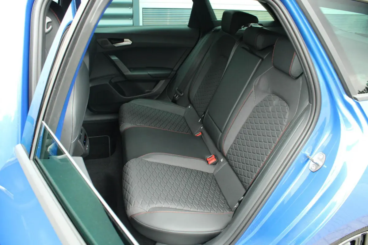 1.5 TSI e-Hybrid 204pk FR Business |Verlaagd | Black Pack | 18' velgen | Navigatie | Adaptief Cruise Control
