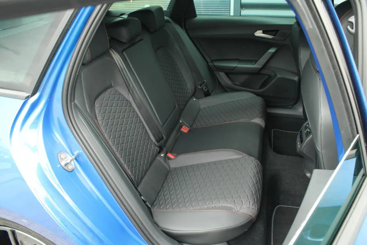 1.5 TSI e-Hybrid 204pk FR Business |Verlaagd | Black Pack | 18' velgen | Navigatie | Adaptief Cruise Control